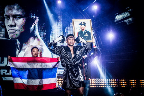 GS BATTERY ออกบูธจัดกิจกรรมสุด Extreme ในศึก THAI-FIGHT 2012 รอบรองชนะเลิศ