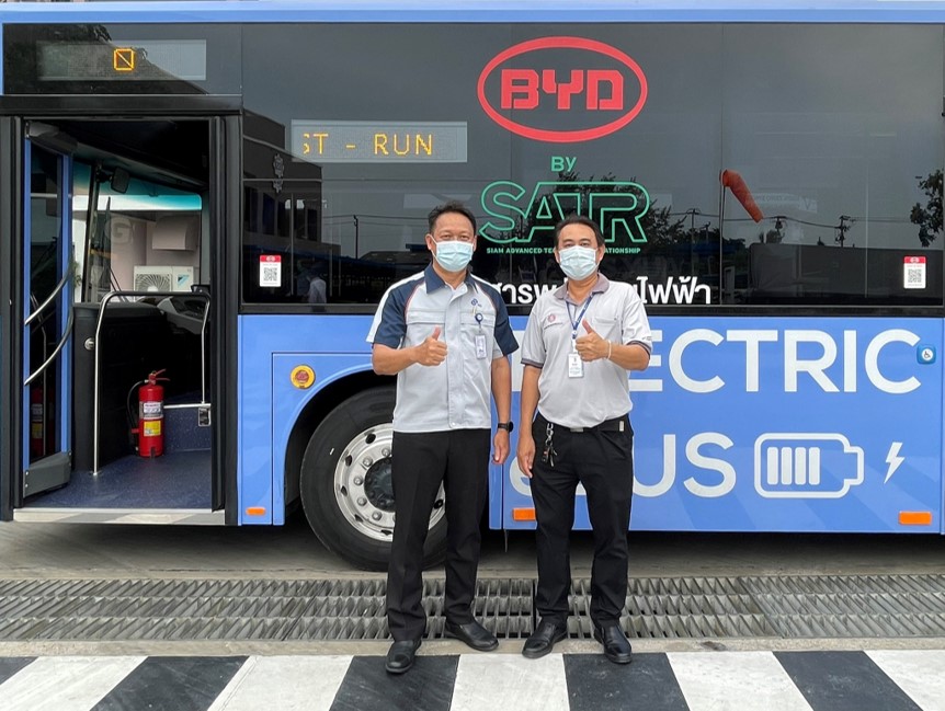 ยีเอสแบตเตอรี่ นำร่องทดลองใช้ e-Bus  รถบัสรับ-ส่งพนักงาน พลังงานไฟฟ้า 100%