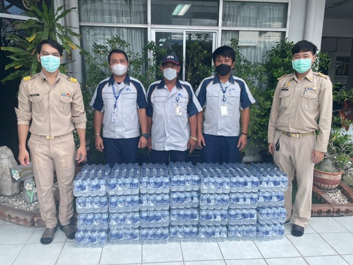 สยามยีเอสแบตเตอรี่ สนับสนุนน้ำดื่มให้กับสวัสดิการและคุ้มครองแรงงาน เพื่อนำไปช่วยผู้ประสบเหตุเพลิงไหม้ชุมชนบ่อนไก่